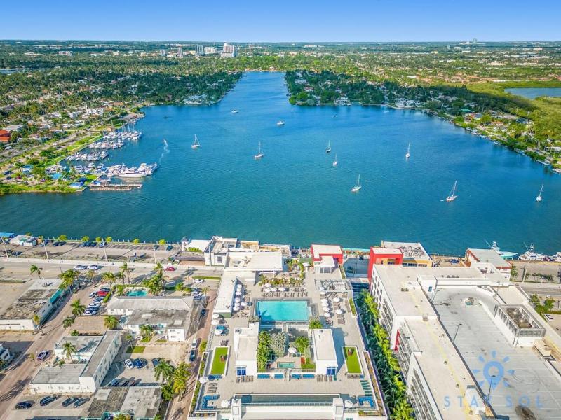 Worth Traveling Hot tub & Unique Rooftop pool - image 18
