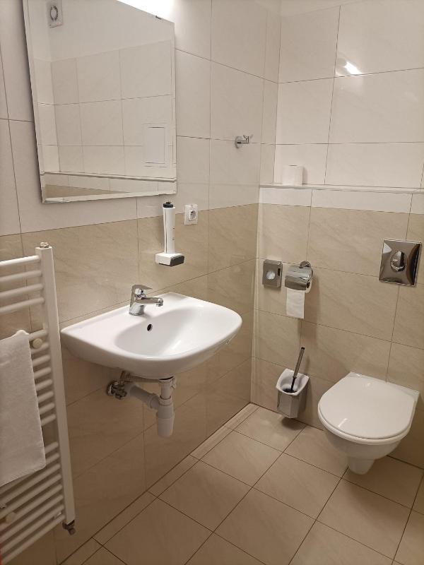 Standard Twin Room image 3