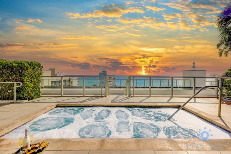Rooftop Pool+ Hot Tub|Hollywood Beach Boardwalk - image 14