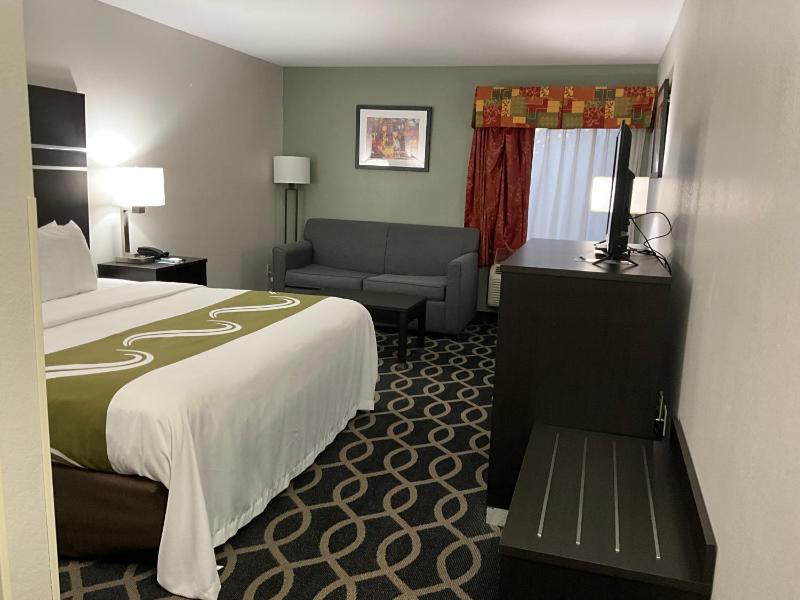 King Room with Roll-In Shower - Accessible/Non-Smoking image 1