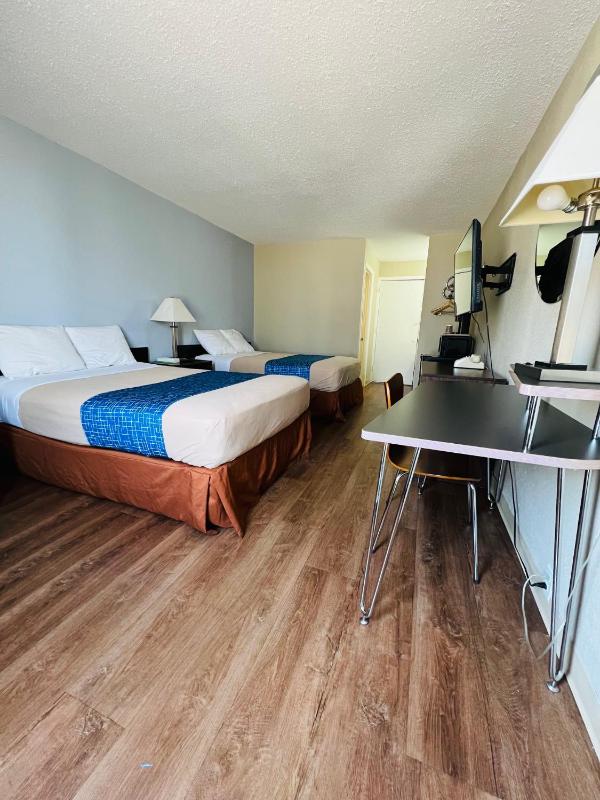 Double Room with Two Double Beds - Smoking image 3