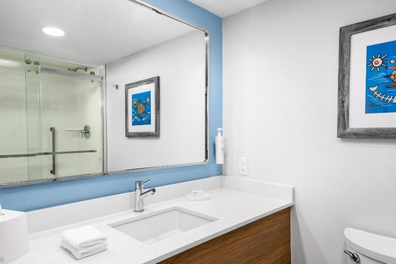 King Suite with Pool View image 2