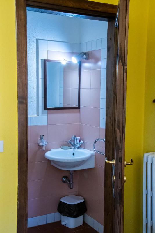 Three-Bedroom House with Private Swimming Pool image 4