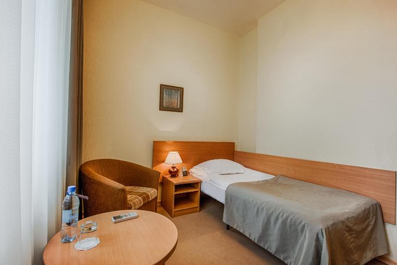 Standard Single Room image 3