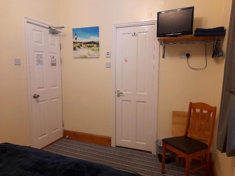 Double Room image 4