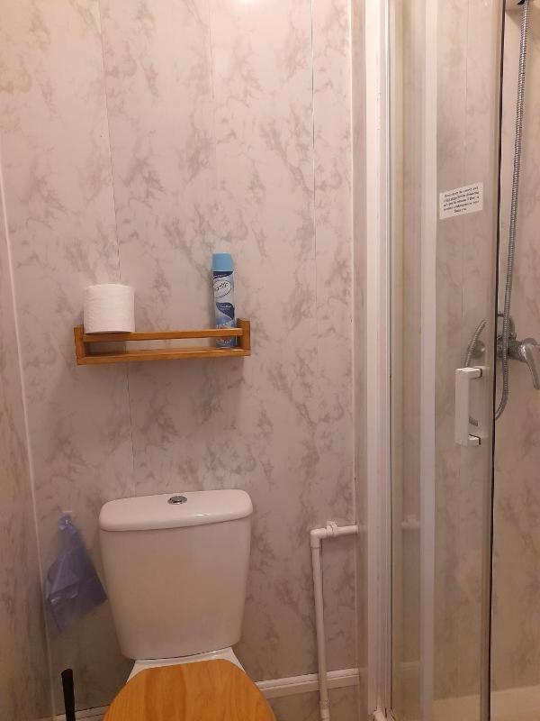 Large Single Room image 3
