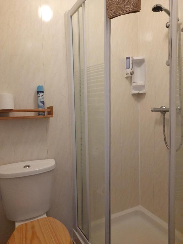 Large Single Room image 4