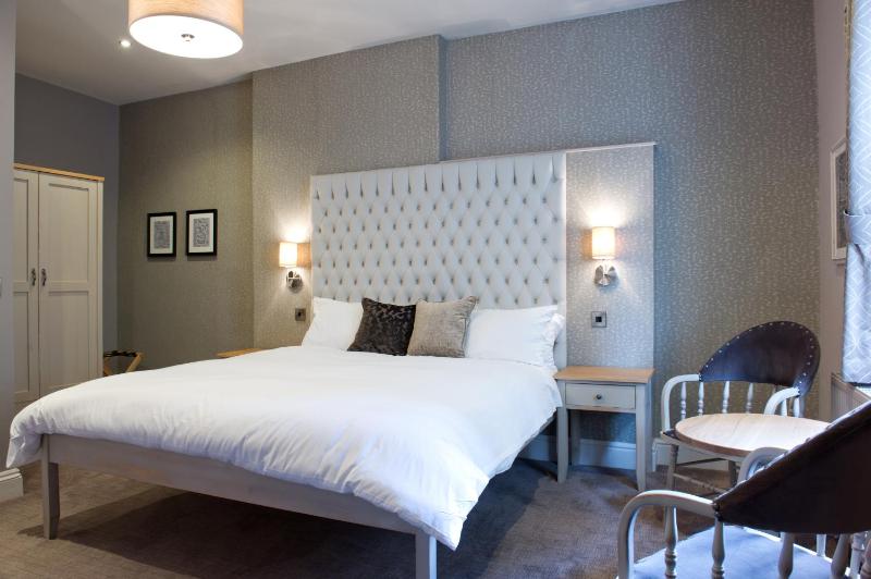 Deluxe King Room image 3