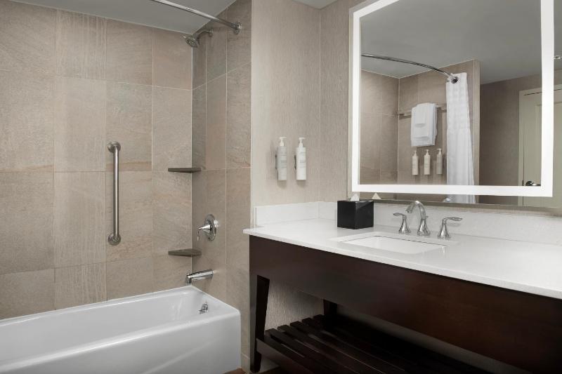 One-Bedroom Queen Suite with Kitchen - Non-Smoking image 2