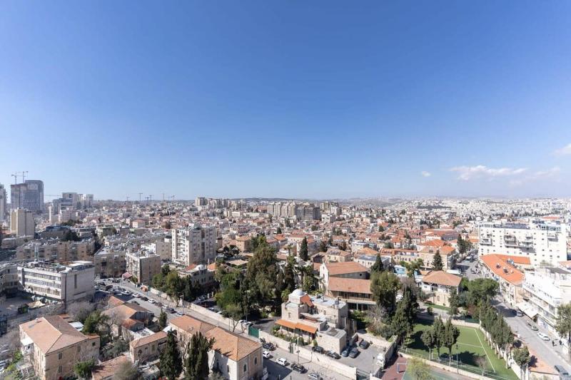 1 Bedroom Savyon View - Isrentals - image 9