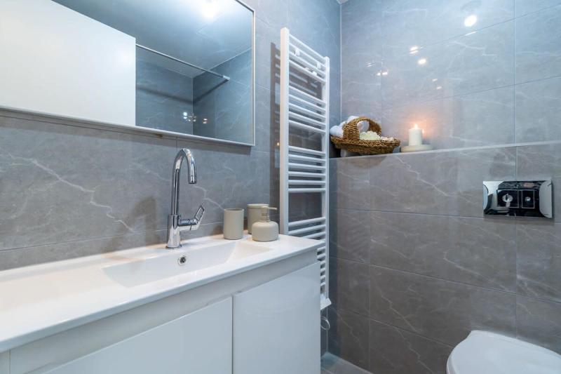 1 Bedroom Savyon View - Isrentals - image 3
