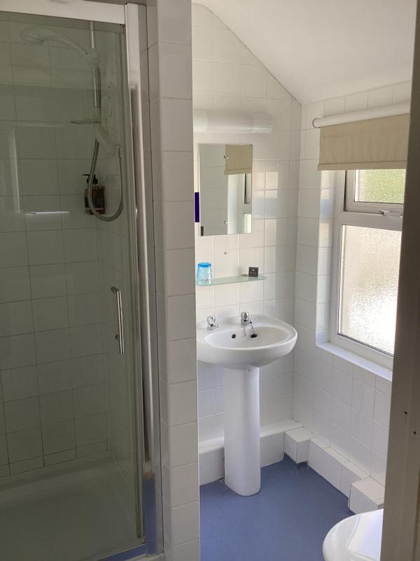 Single Room image 3