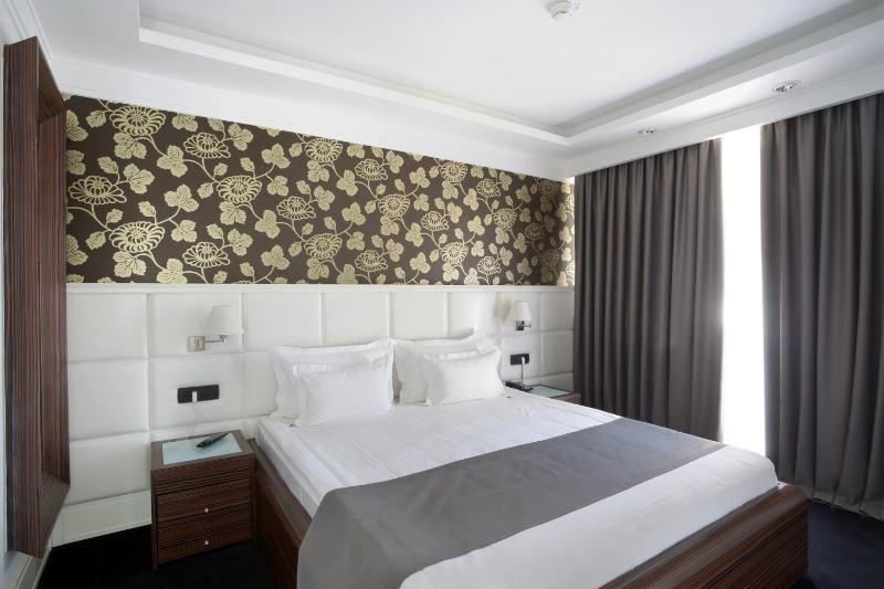 Double Room image 2