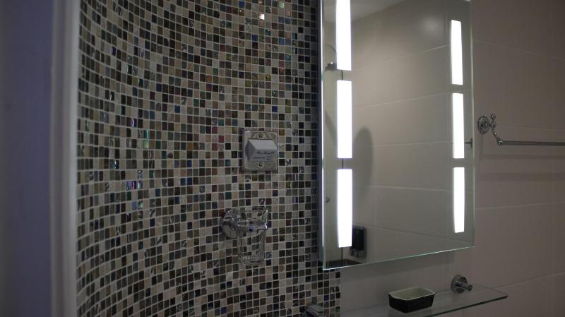 Suite 5 image 2