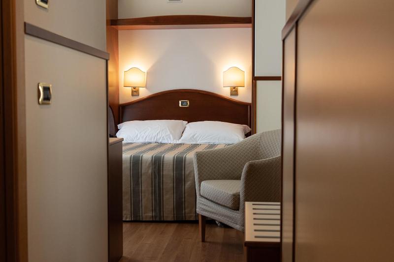  Standard Single Room  image 2