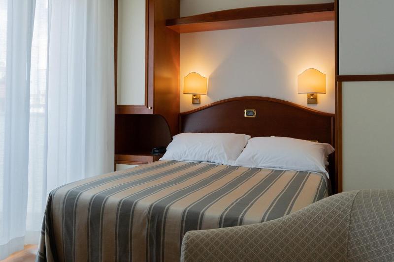  Standard Single Room  image 3