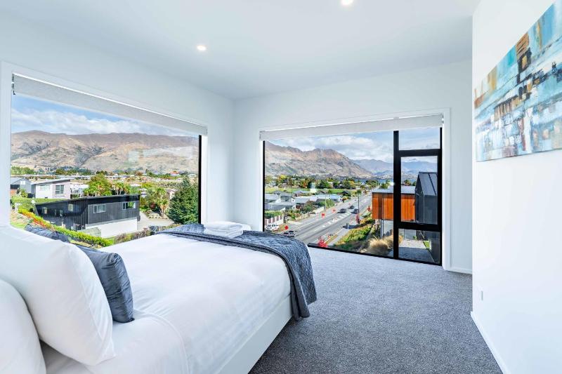 Grand Alpine Vista Escape - image 15