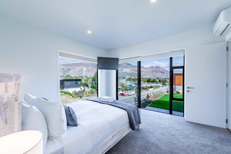 Grand Alpine Vista Escape - image 38