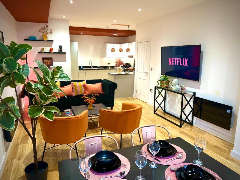 Dawn House - Wyndale Living -Bham JQ 3BR Townhouse - image 27