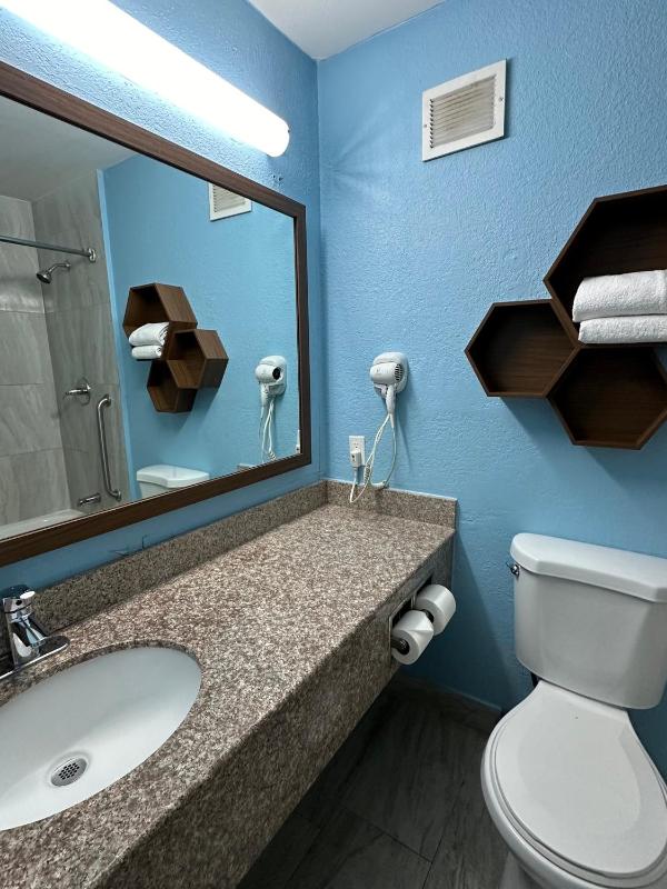 Studio King Room Non-Smoking image 2