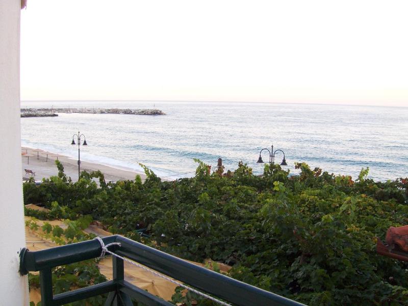 Triple Room with Sea View image 1