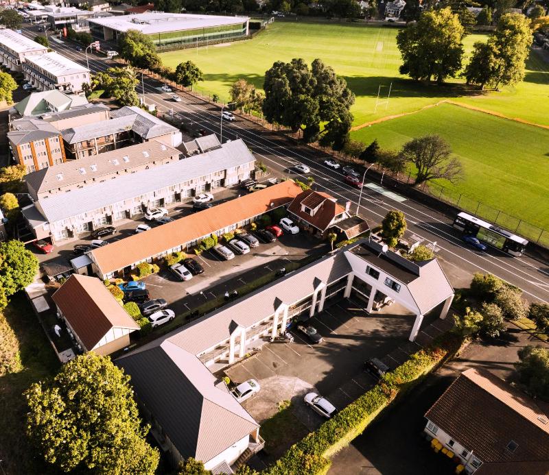 Tudor Court Motor Lodge - image 16