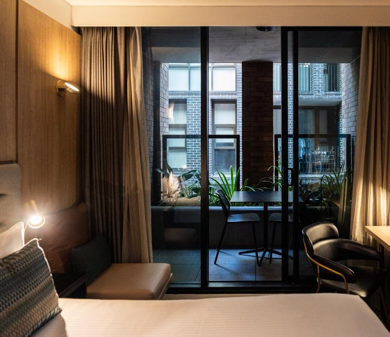Double Room with Balcony image 3