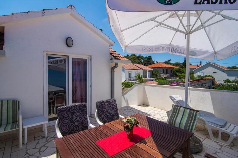 Apartments by the sea Splitska Brac - 22683 - image 5