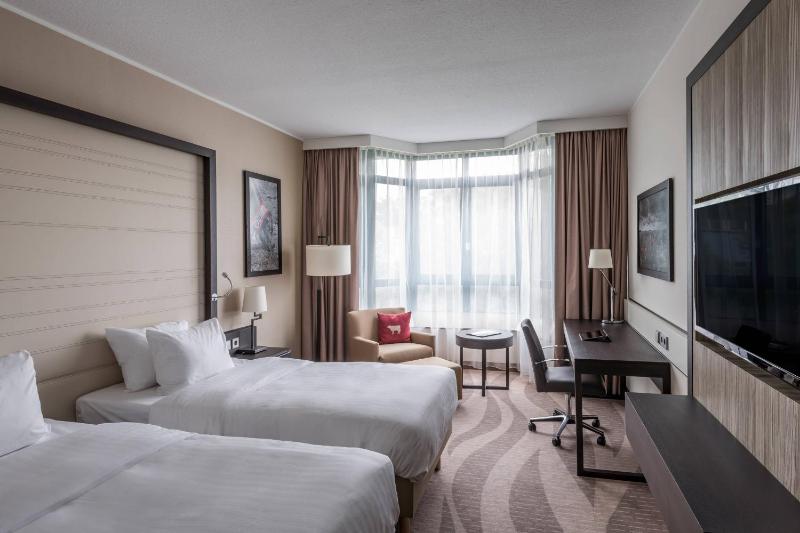Executive Twin Room image 3
