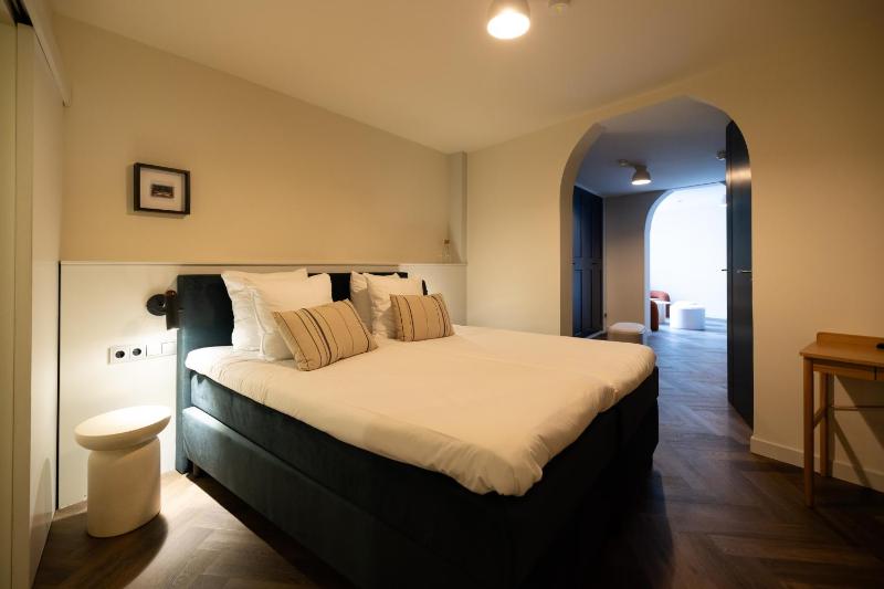 Deluxe Family Room image 3