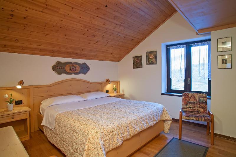 One-Bedroom Apartment image 4