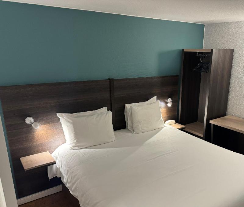 Double Room image 4