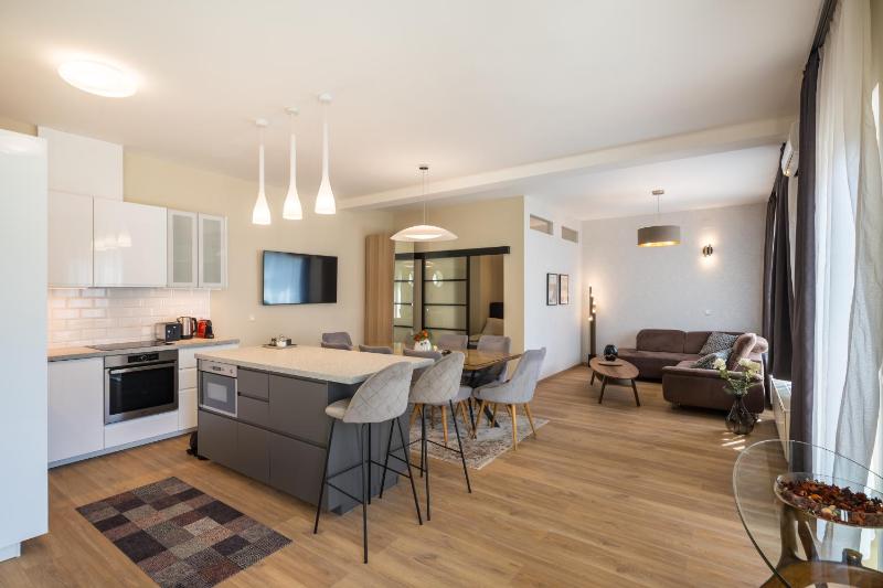 Superior Three-Bedroom Apartment at Liszt Ferenc Square VI. District image 1