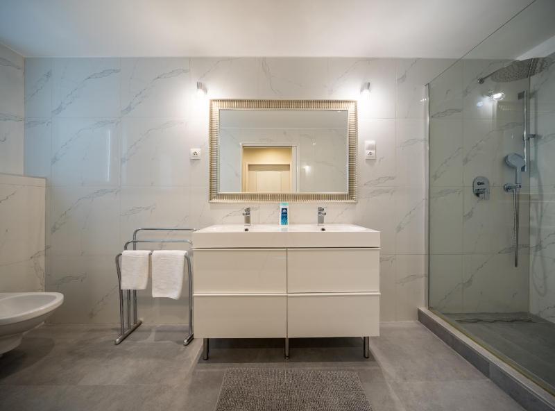Superior Three-Bedroom Apartment at Liszt Ferenc Square VI. District image 2