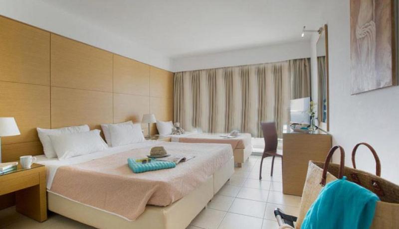 Double or Twin Room with Side Sea View image 3