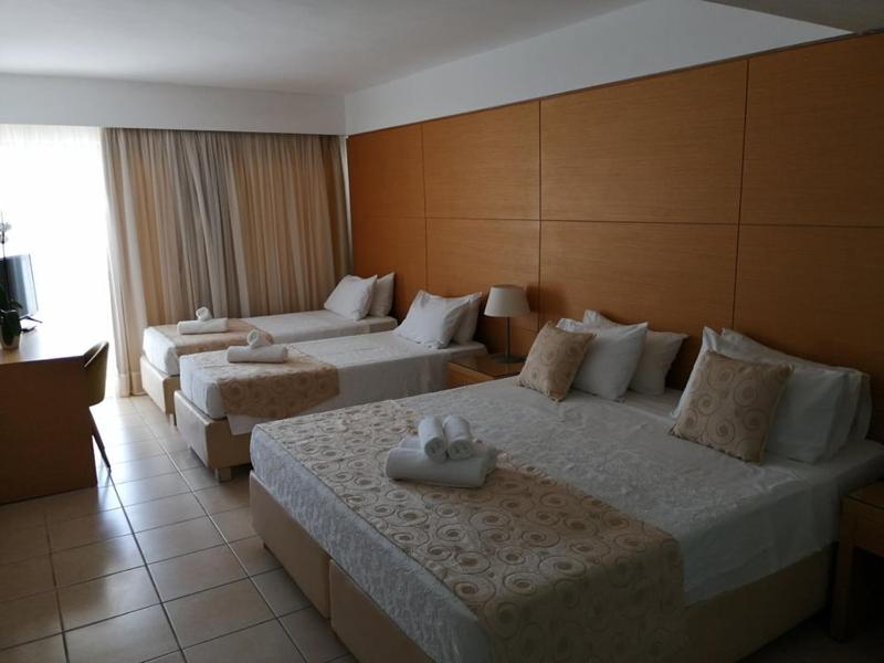 Family Room with Sea View image 2
