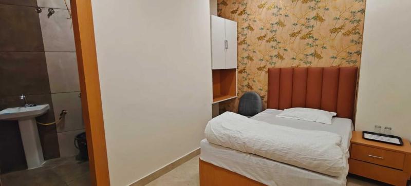 Hotel Divine Inn - image 9