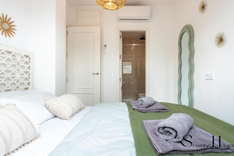 Central Seaside Lux 1min away to beach with Terrace - image 11