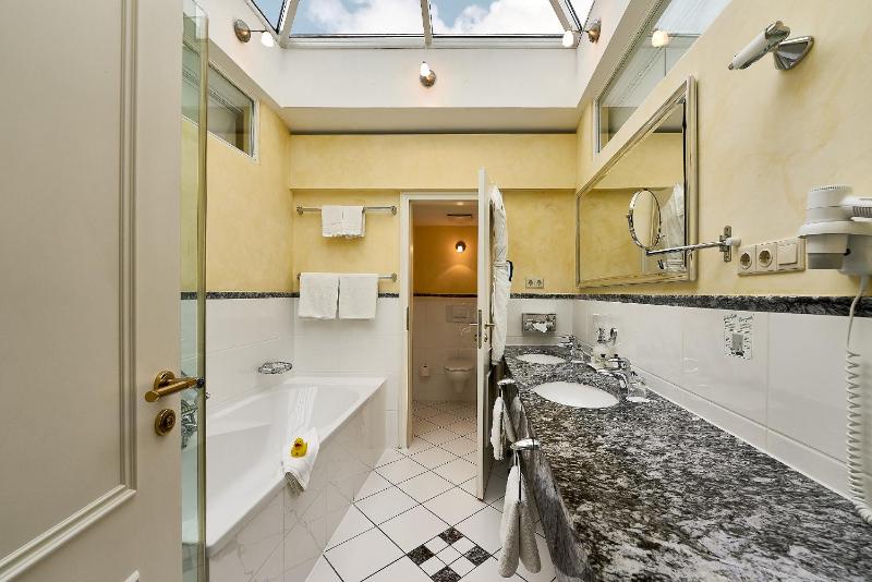 Maisonette Suite with Sea View image 2