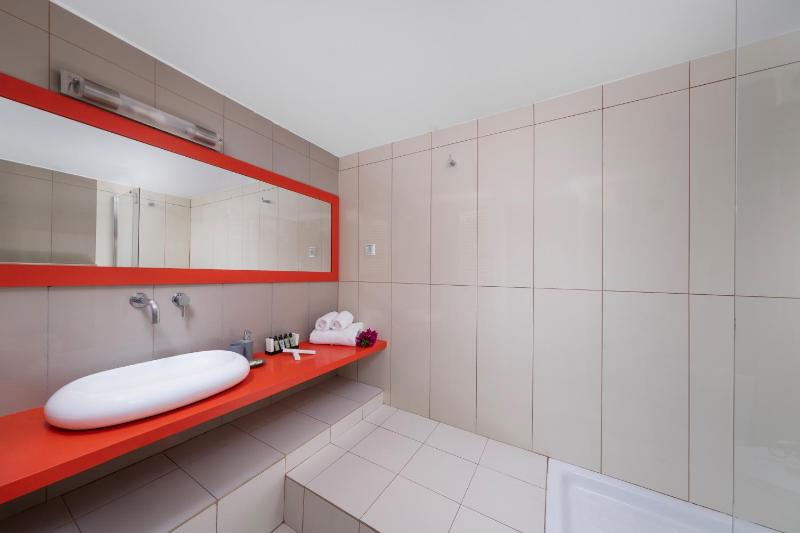 Large Double Room image 3