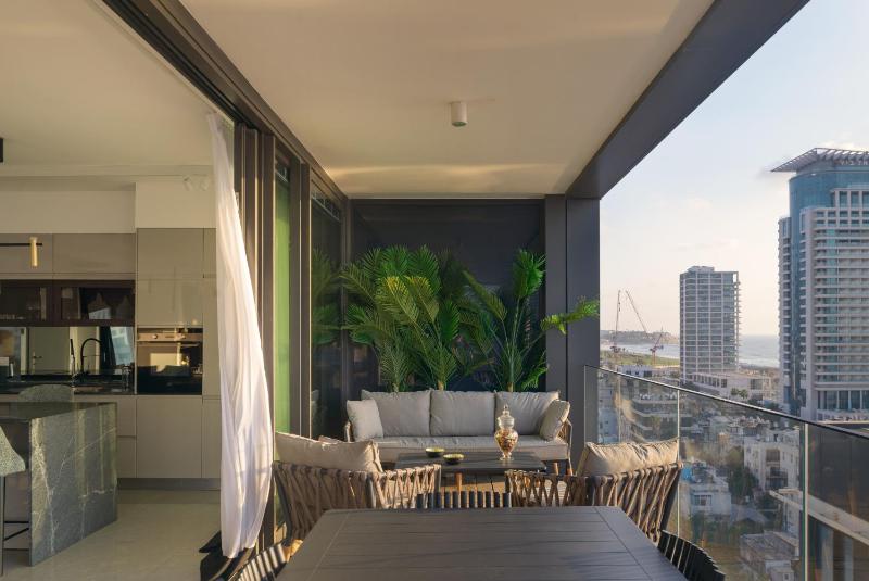 Mamad Luxury Condo By Feelhome - image 13