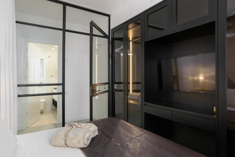 Mamad Luxury Condo By Feelhome - image 5