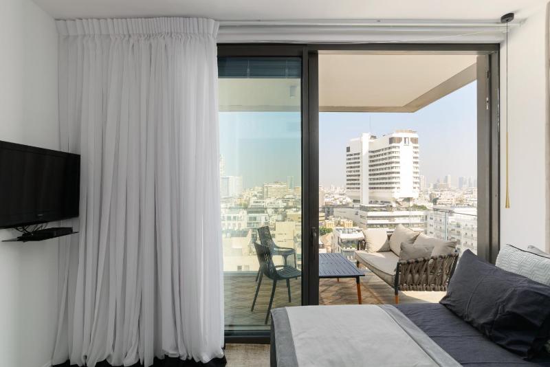 Mamad Luxury Condo By Feelhome - image 3