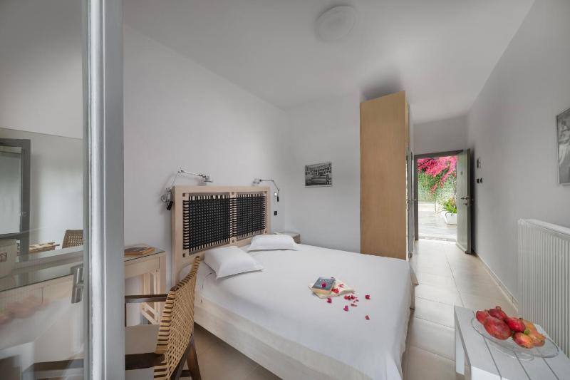 Standard Double Room image 1