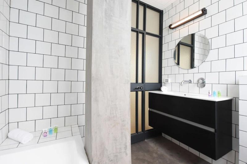 Central 2BR with Balcony in Dizengoff by HolyGuest - image 12
