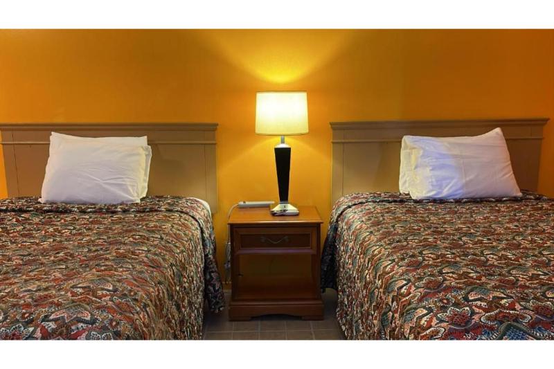 Standard Double Room image 3