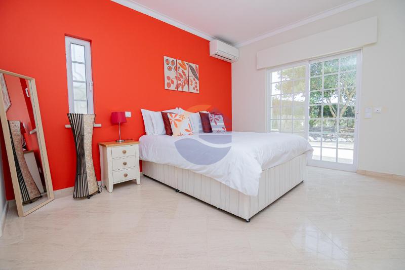 Villa Luxury Suites Heated Outdoor Pool - image 40