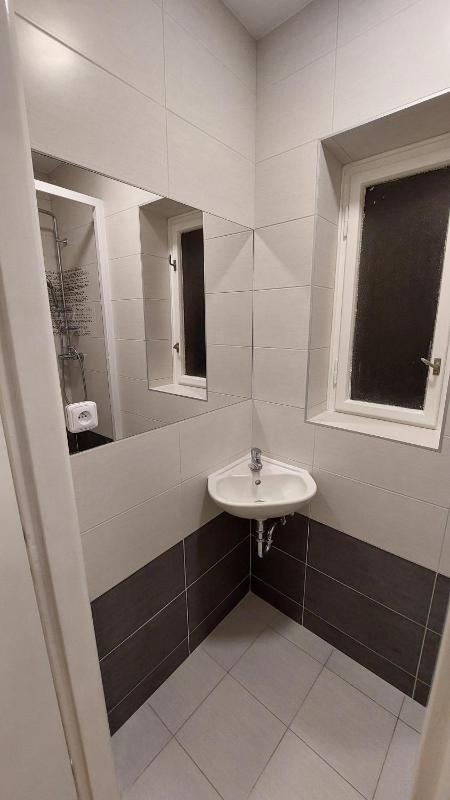 Twin Room with Shared Bathroom image 4