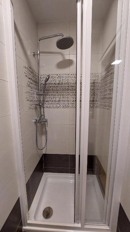 Twin Room with Shared Bathroom image 3