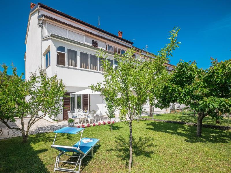 Apartment with Garden View image 4